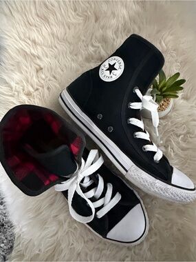 Converse Black High Top Sneakers Buffalo Print lining EUC